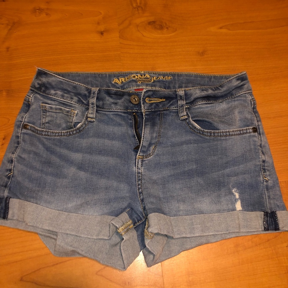 arizona jean shorts. SIZE 3